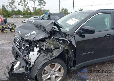 2022 Jeep Compass Latitude 4X4 from USA, damaged, VIN 3C4NJDBB1NT228740